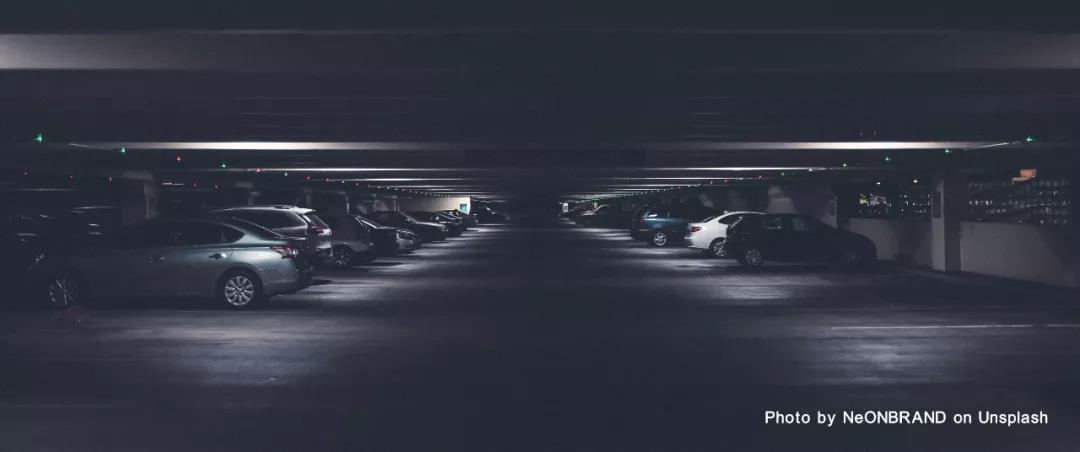  汽車庫、修車庫、停車場